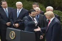دست دادن، برای همیشه ممنوع!