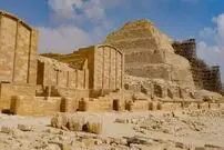 (تصاویر) کشف ۲ سر سنگی باستانی در یک تونل عجیب در مصر