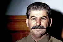 عکس| سفر در زمان؛ «استالین» در کنار فرزندانش در یک خانه‌ ییلاقی؛ سال 1314