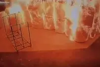 (ویدئو) جهنمی که یگ کارگر در کارخانه فوم به پا کرد!