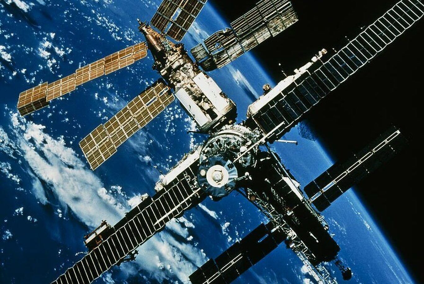 امروز در فضا: ایستگاه فضایی میر به فضا پرتاب شد