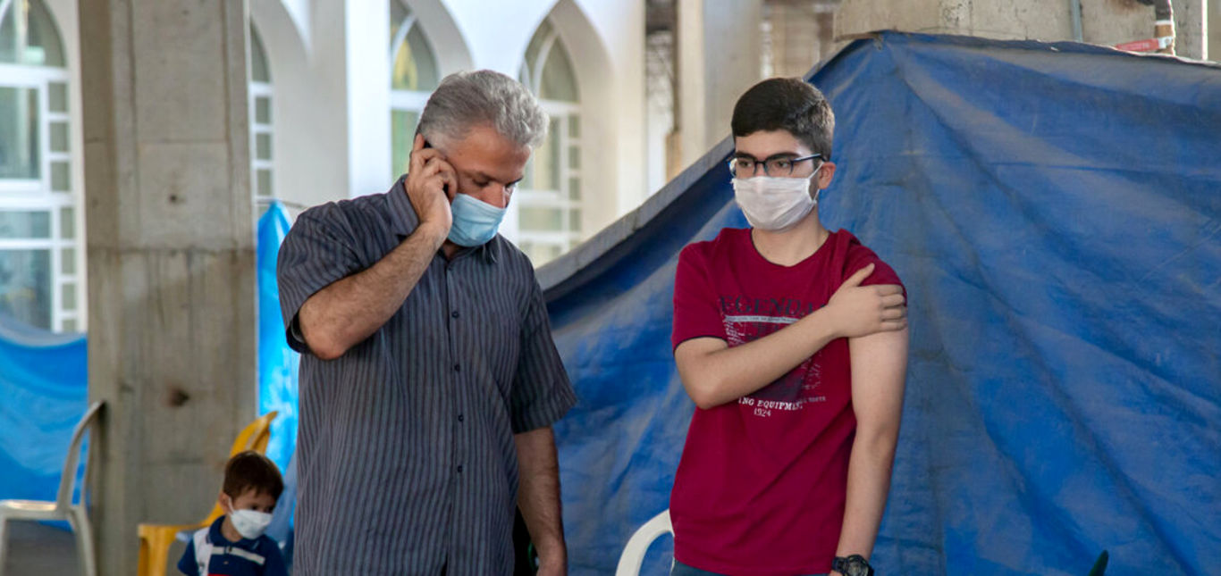 تصاویر/ واکسیناسیون دانش آموزان در اراک