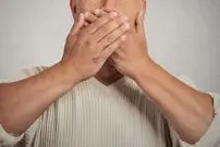 ‌می‌خواهید باهوش‌تر جلوه کنید؟ سعی کنید حرف نزنید!