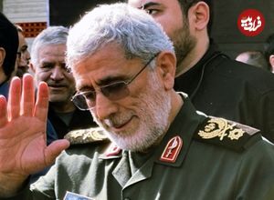 عکس؛ سفر به تاریخ؛ «سردار قاآنی» در 29 سالگی در کنار «رهبر انقلاب» در مراسم عزاداری محرم؛ سال 1365