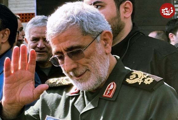 عکس؛ سفر به تاریخ؛ «سردار قاآنی» در 29 سالگی در کنار «رهبر انقلاب» در مراسم عزاداری محرم؛ سال 1365