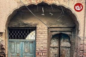عکس؛ درب این خانه در بهارستان را گِل گرفتند؛ با احتیاط مشاهده کنید