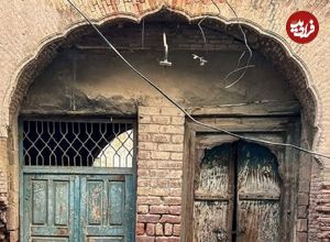 عکس؛ درب این خانه در بهارستان را گِل گرفتند؛ با احتیاط مشاهده کنید