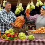 ببینید| غذای روستایی در آذربایجان؛ تهیه کیمچی با کلم تازه در طبیعت