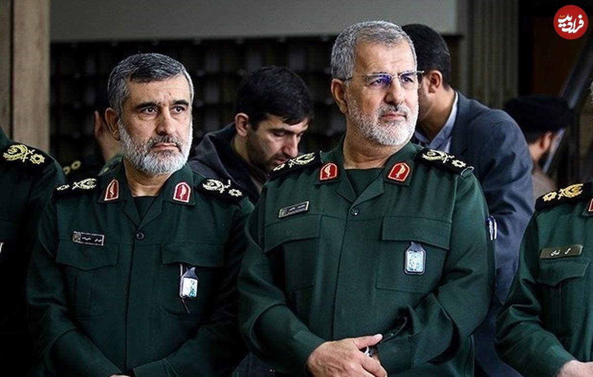 عکس؛ سفر به تاریخ؛ «سردار پاکپور، فرماندۀ جدید سپاه» در کنار «سردار حاجی زاده» در بیت رهبری