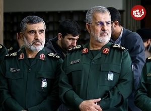 عکس؛ سفر به تاریخ؛ «سردار پاکپور، فرماندۀ جدید سپاه» در کنار «سردار حاجی زاده» در بیت رهبری