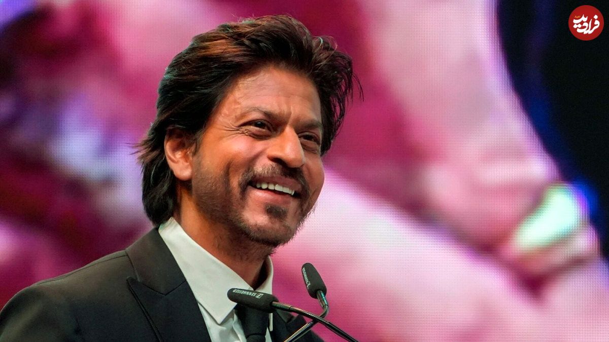 عکس| سفر در زمان؛ «شاهرخ خان» در مراسم رونمایی از یک آلبوم موسیقی در بمبئی؛ سال 1382