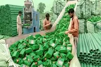 ببینید| فرآیند بازیافت بطری های پلاستیکی و تولید لوله پی وی سی با آن ها در پاکستان