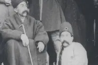 عکس| سفر زمان؛ عکس یادگاری «درباریان ناصرالدین شاه» روی پلکان قصر یاقوت