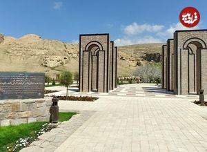 عکس؛ سفر به تاریخ؛ مردان قاجاری در محوطۀ «تخت مادر سلیمان»؛ بیش از یک قرن قبل