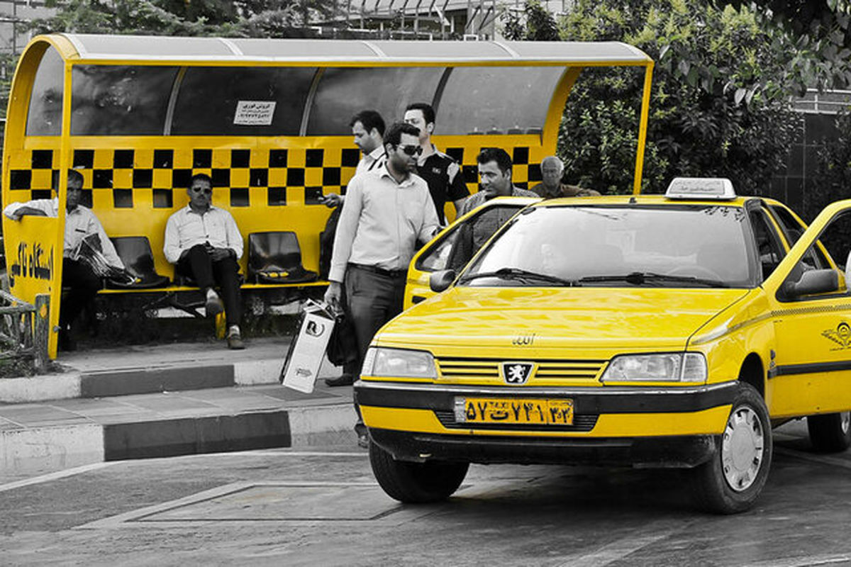 (عکس) حرکت انسانی و جالب یک راننده تاکسی برای افراد کم بضاعت