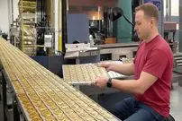 ببینید| نگاهی به مراحل تولید میلیون ها سکه طلا و نقره در کارخانه ای سری در آمریکا