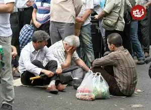 عکس| سفر به ایران قدیم؛ «تهرانی ها در صف خواربار»؛ سال 1358