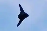 (عکس) حضور پهپاد ناشناس در آسمان وحشت به پا کرد