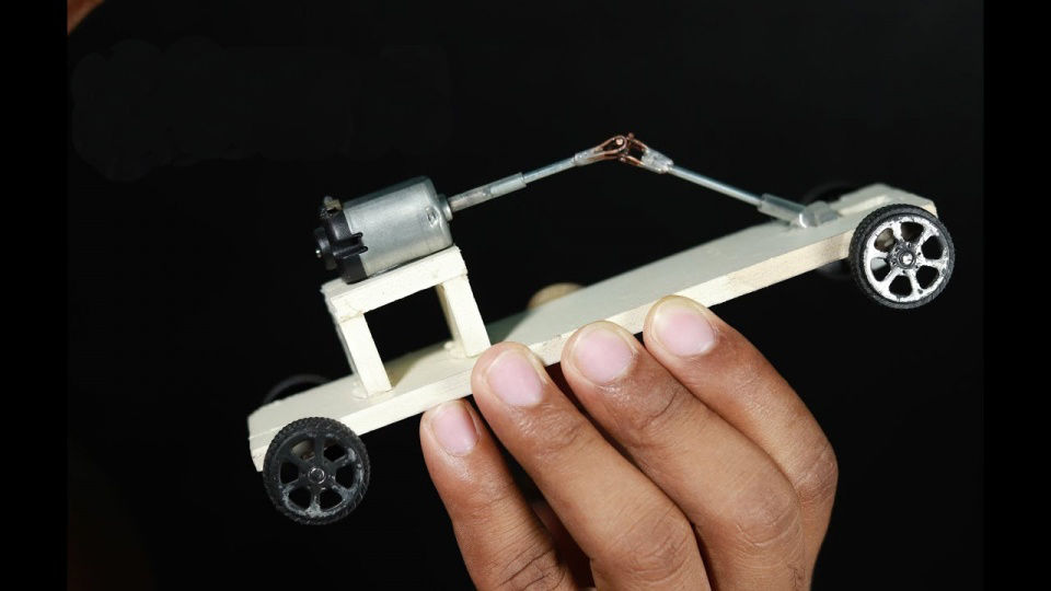 (ویدئو) خلاقیت دانشجویان رشته مکانیک در ساخت خودرو