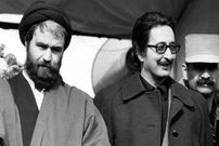 عکس؛ سفر در زمان؛ «بنی‌صدر و شهید رجایی در فرودگاه مهرآباد»؛ سال 59
