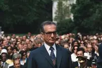 (عکس) سفر در زمان؛ «محمدرضا پهلوی و حسین بن طلال، پادشاه اردن» در مشهد؛ سال 39