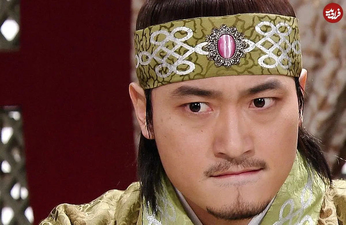 عکس| سفر زمان؛ «یونگ‌پو» و همسرش با لباس سنتی در جشن تولد یک‌سالگی دخترشان