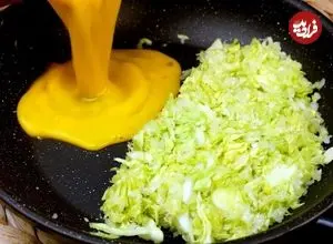 ببینید| طرز تهیه یک غذای ساده با نان تست، کلم و تخم مرغ