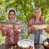 ببینید| غذای روستایی در ایران؛ پخت ماهی شکم پر در طبیعت