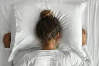 راهکاری ساده برای خاموش کردن افکار مزاحم هنگام خواب