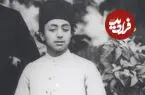عکس| سفر زمان؛ عکس یادگاری «ملیجک و یک خواجه» در حیاط کاخ گلستان