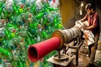 ببینید| فرآیند بازیافت میلیون ها بطری پلاستیکی و تولید لوله پی وی سی با آنها