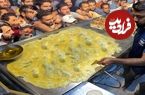 ببینید| غذای خیابانی در هند؛ تهیه برگر با تخم مرغ در بمبئی