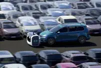 ببینید| آزمایش پارکینگ رباتیک در فرودگاه