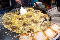 ببینید| غذای خیابانی در تایوان؛ تهیه پنکیک صدف و تخم مرغ در تایپه