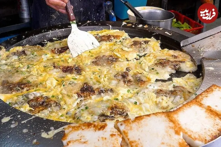 ببینید| غذای خیابانی در تایوان؛ تهیه پنکیک صدف و تخم مرغ در تایپه