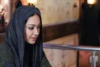 عکس| سفر زمان؛ چهرۀ «نیکی کریمی» 23 ساله در پشت‌صحنه «پری» در کنار داریوش مهرجویی