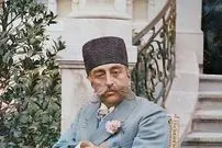 عکس| سفر در زمان؛ مظفرالدین‌ شاه در حال نوشیدن آب معدنی در فرانسه