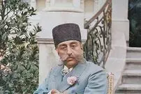 عکس| سفر در زمان؛ مظفرالدین‌ شاه در حال نوشیدن آب معدنی در فرانسه