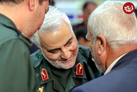 عکس؛ سفر به تایخ؛ دیدار «حاج قاسم سلیمانی» با «امیر موسوی، فرماندۀ ارتش»؛ سال 1398