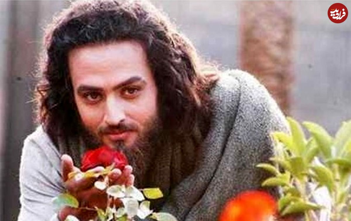 عکس| سفر زمان؛ «یوزارسیف» و «فرج‌الله سلحشور» در حال تمرین «شمشیرزنی» در پشت‌صحنه