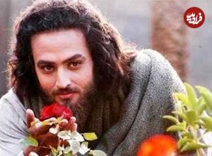 عکس| سفر زمان؛ «یوزارسیف» و «فرج‌الله سلحشور» در حال تمرین «شمشیرزنی» در پشت‌صحنه