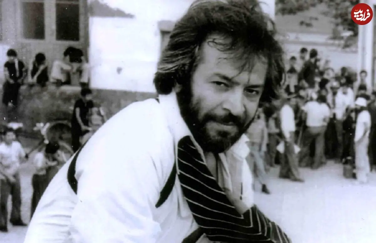 عکس| سفر در زمان؛ «ایرج قادری» در حال گریم «بهروز وثوقی» در سال 1355