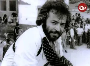 عکس| سفر در زمان؛ «ایرج قادری» در حال گریم «بهروز وثوقی» در سال 1355