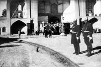 سفر در زمان؛ خاطرات میلسپو: وزارت دادگستری و شهربانی به توطئه کنندگان پیوسته بودند و برای ناراحت کردن و بی اعتبار ساختن ما از حدود وظایفشان فراتر می‌رفتند