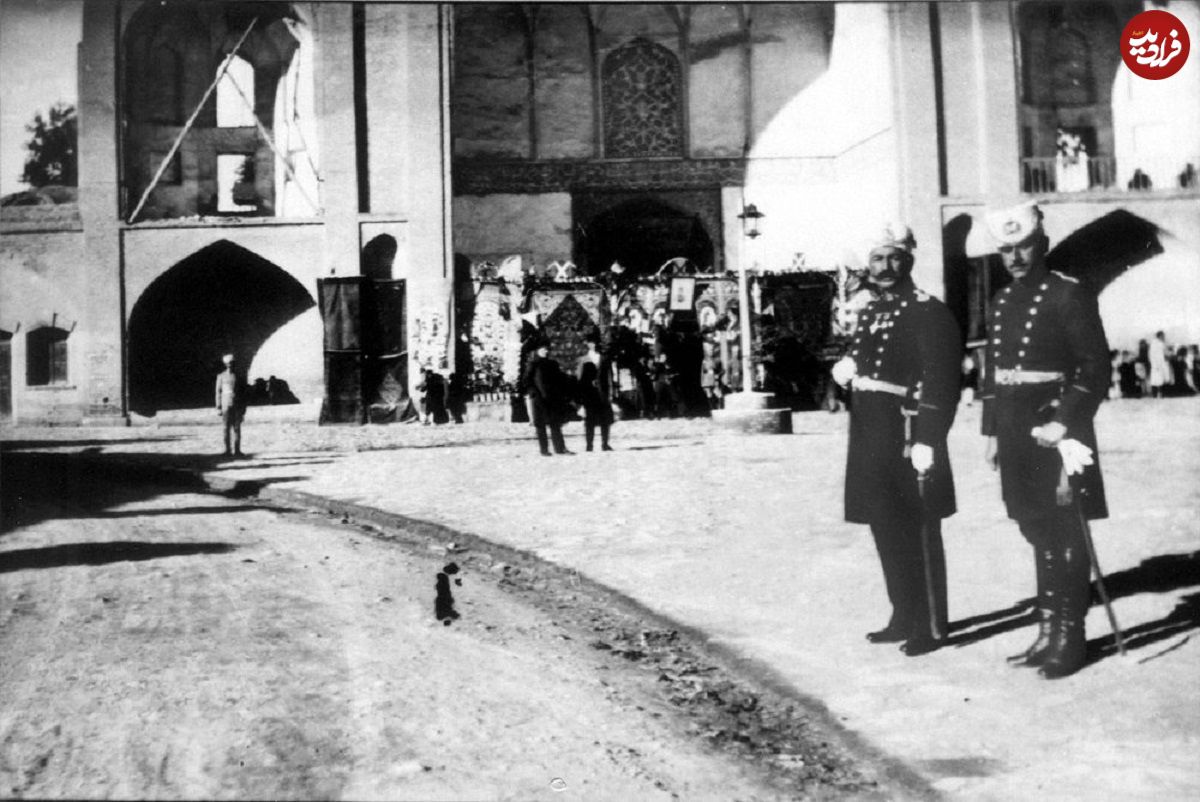 سفر در زمان؛ خاطرات میلسپو: وزارت دادگستری و شهربانی به توطئه کنندگان پیوسته بودند و برای ناراحت کردن و بی اعتبار ساختن ما از حدود وظایفشان فراتر می‌رفتند