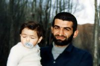عکس؛ سفر به تاریخ؛ «شهید عباس بابایی» در اتاق دانشجویی‌اش در آمریکا