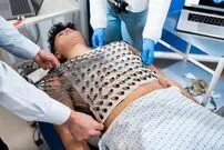 اختراع جلیقه‌ای که می‌تواند مانع از مرگ فوتبالیست ها به دلیل مشکلات قلبی شود