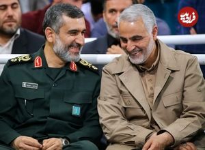 عکس؛ سفر به تاریخ؛ چهرۀ خندان «سردار سلیمانی و سردار حاجی‌زاده» در دیدار صمیمی با رهبر انقلاب