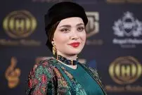 عکس| سفر زمان؛ چهره و استایل خاص «بهنوش طباطبایی» 10 سال قبل روی صحنه تئاتر