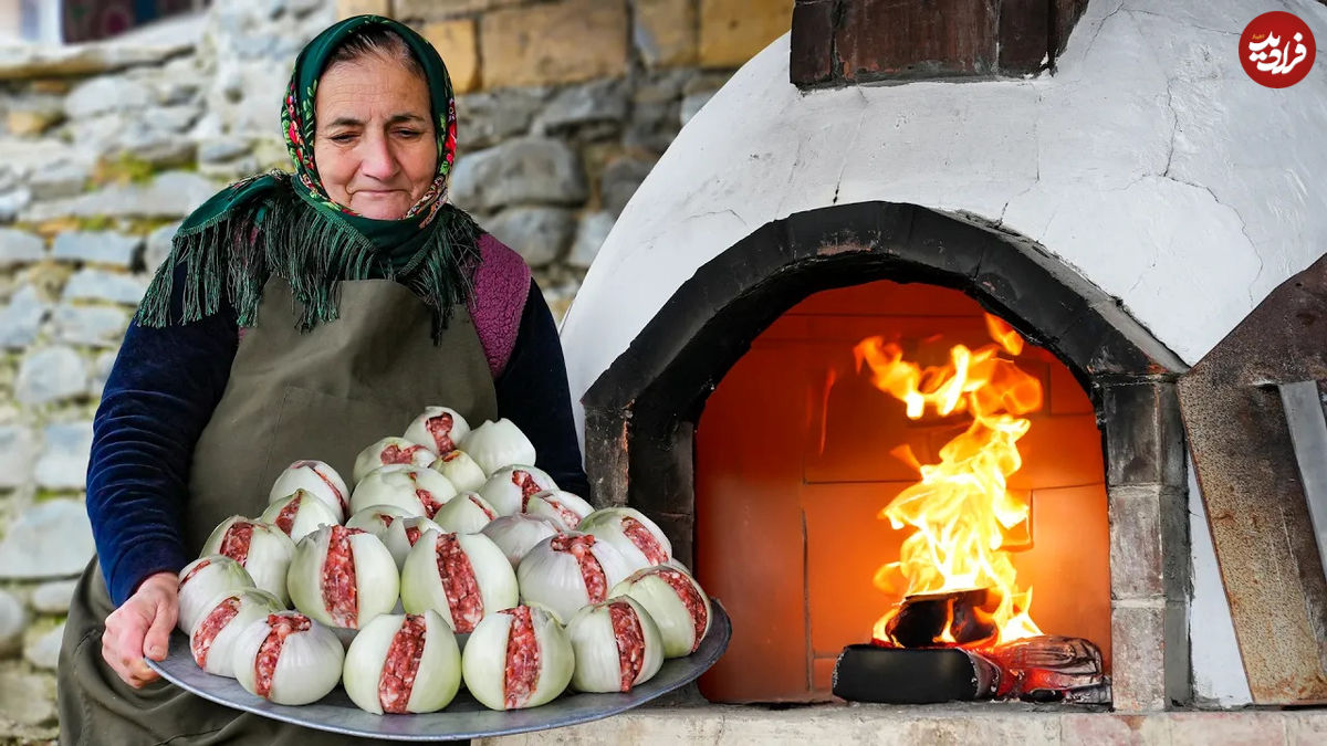 (ویدئو) غذای روستایی در آذربایجان؛ پخت دلمه ای متفاوت با گوشت و پیاز